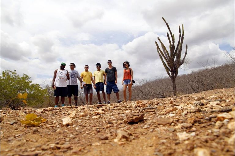  Equipe da AOCA na região de Canudos para estudar a atmosfera sertaneja para aplicar o conteúdo absorvido em Árida. Foto: tumblr_inline_opv6rvzeNA1uw1f84_1280
