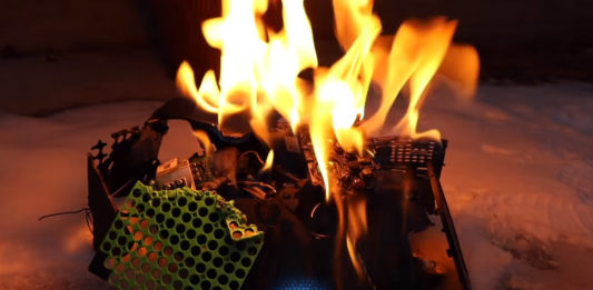 xbox series X é destruído por youtuber