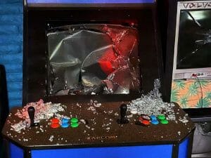 Fliperama destruído