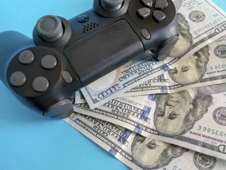 Indústria jovem A pesquisa também mostrou que essa é uma indústria jovem, que têm em sua maioria jogadores profissionais (34%) e desenvolvedores de blockchain (27%). E entre todo o público 81% jogam a menos de três anos, sendo que 42,5 começaram nesse ano. Como uma nova categoria no jogo onde os jogadores são premiados com criptomoedas no jogo que podem ser trocadas por dólares reais, jogar para ganhar estimulou uma nova demanda e estimulou o crescimento nos estúdios de jogos. Cerca de 60% das empresas são startups com menos de 50 funcionários e 25% trabalham com menos de 10 colaboradores.